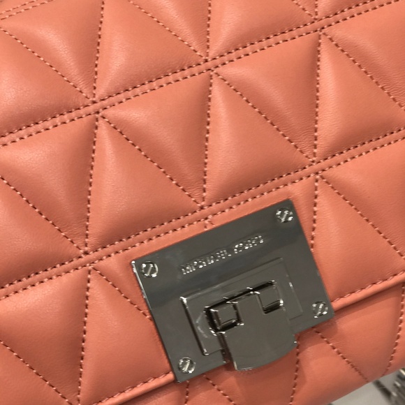 Michael Kors Vivianne Medium Chain Shoulder Flap - Picture 3 of 5